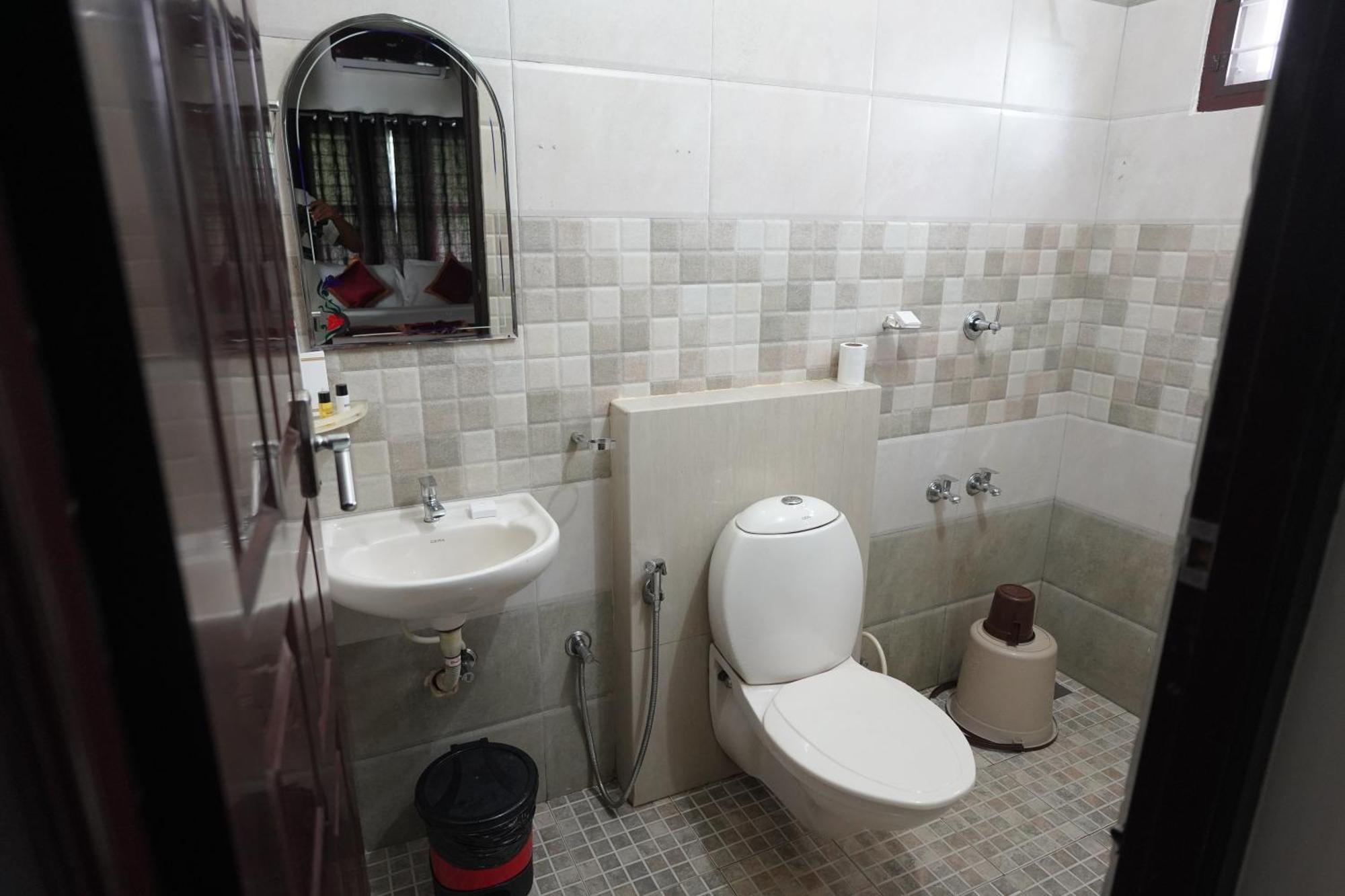 Swapna Home Suites ネドゥムバセリー 部屋 写真