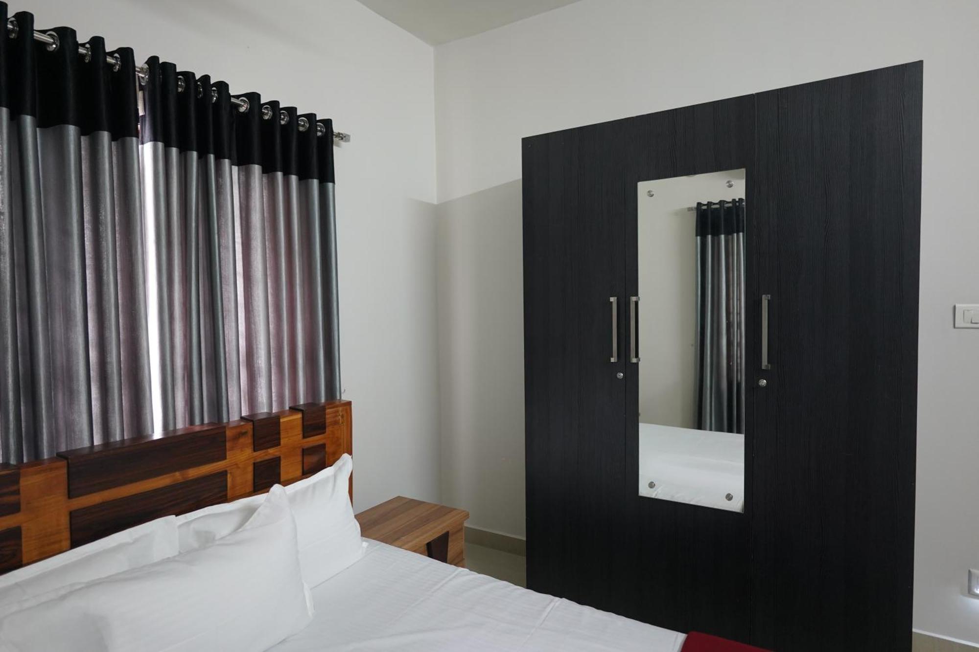 Swapna Home Suites ネドゥムバセリー エクステリア 写真