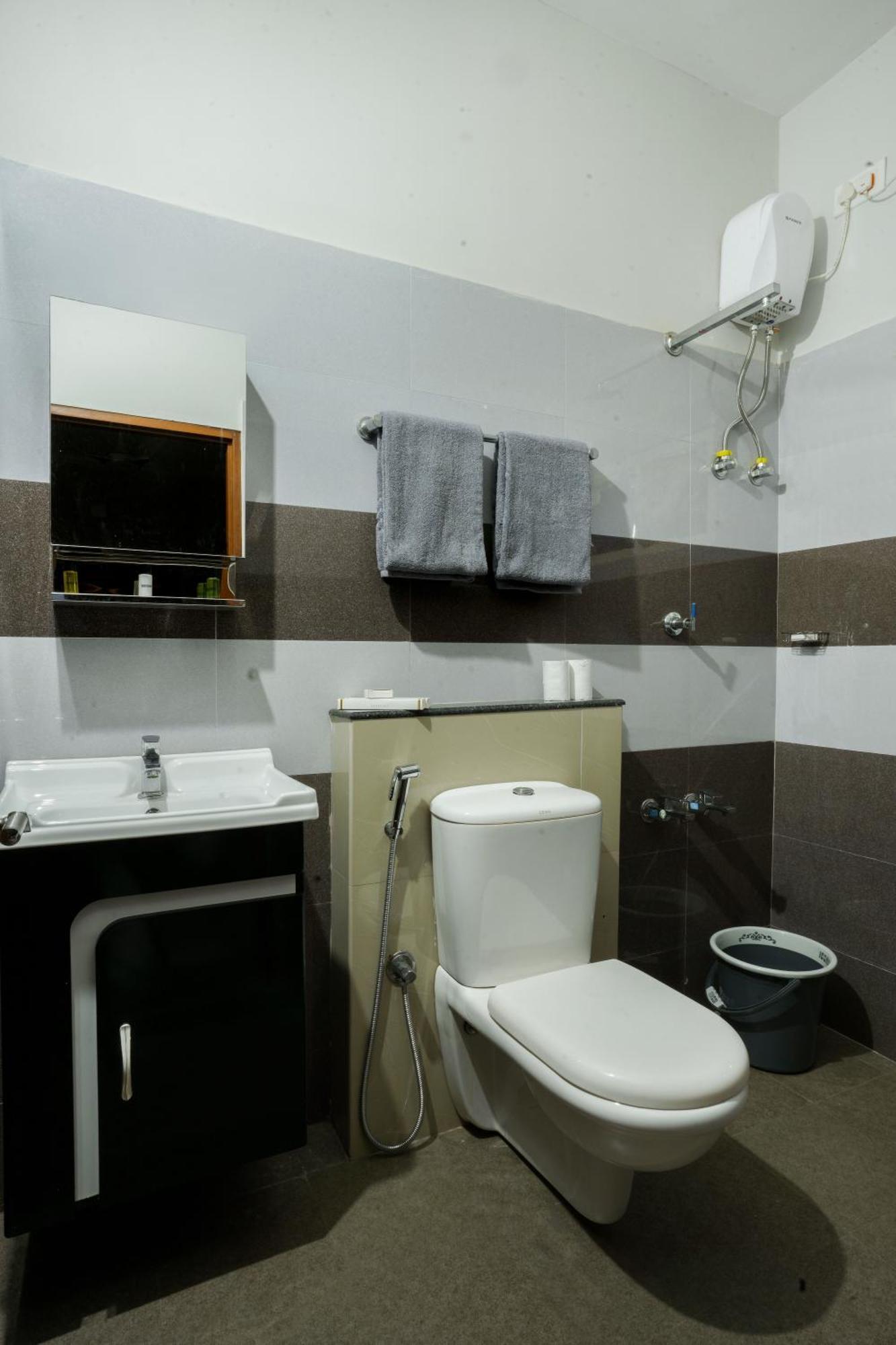 Swapna Home Suites ネドゥムバセリー エクステリア 写真